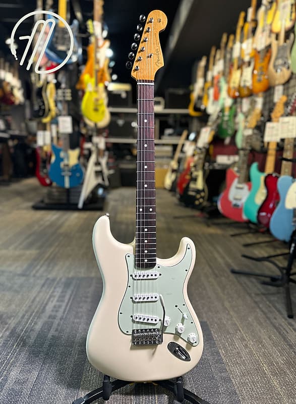 Fender Mexico Vintera II 60s ストラトキャスター Amazon.com: Fender Vintera II '60s Stratocaster Electric Guitar