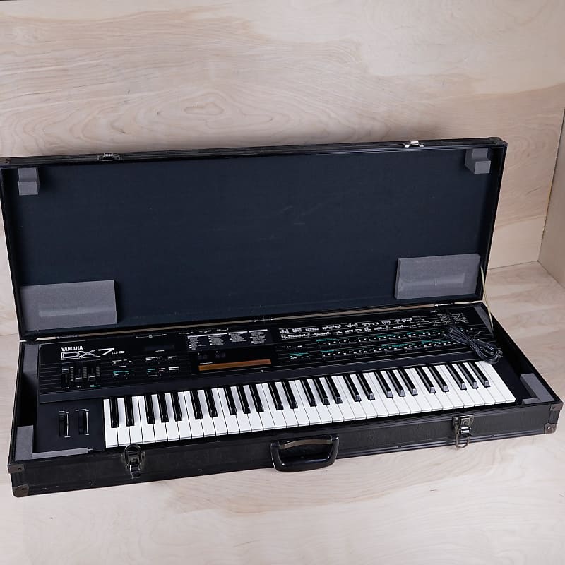 Yamaha DX7IID 61-Key 16-Voice Digital Synthesizer 100V Black 1980s w/ Hard Case image 1