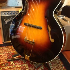 The Loar LH-700 ヴィンテージサンバースト LOAR ( ロア ) LH-700 Vintage Sunburst ピックギター 送料無料
