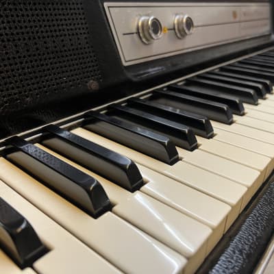 Wurlitzer 200A 64-Key Electric Piano 1974 - 1983 - Black image 5