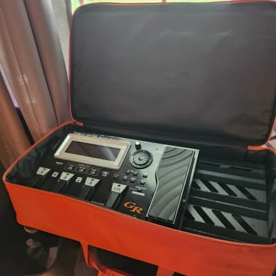 Roland GR-55/GK-3 With Pedalboard and Case