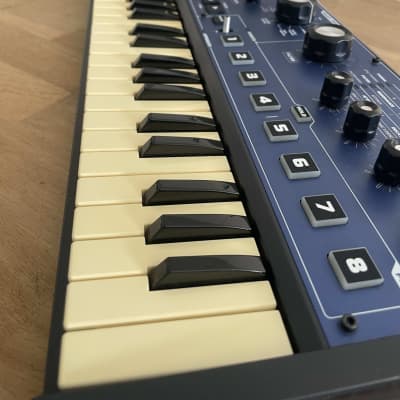 Novation Mininova 2012 - Bleue image 4