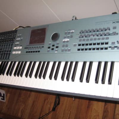 Yamaha Motif XS 7 Production Synthesizer - Mint