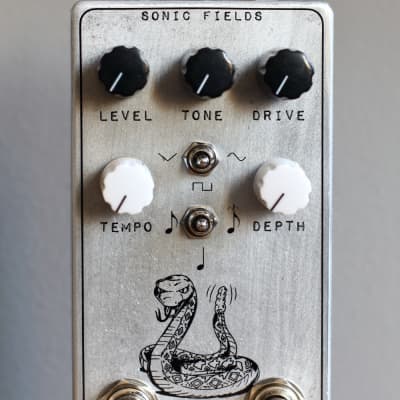 Sonic Fields RattleSnake tremolo / overdrive image 4