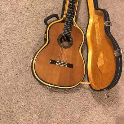 Yamaha C-300 concert classical guitar 1970s made in Japan with excellent original hard case image 2