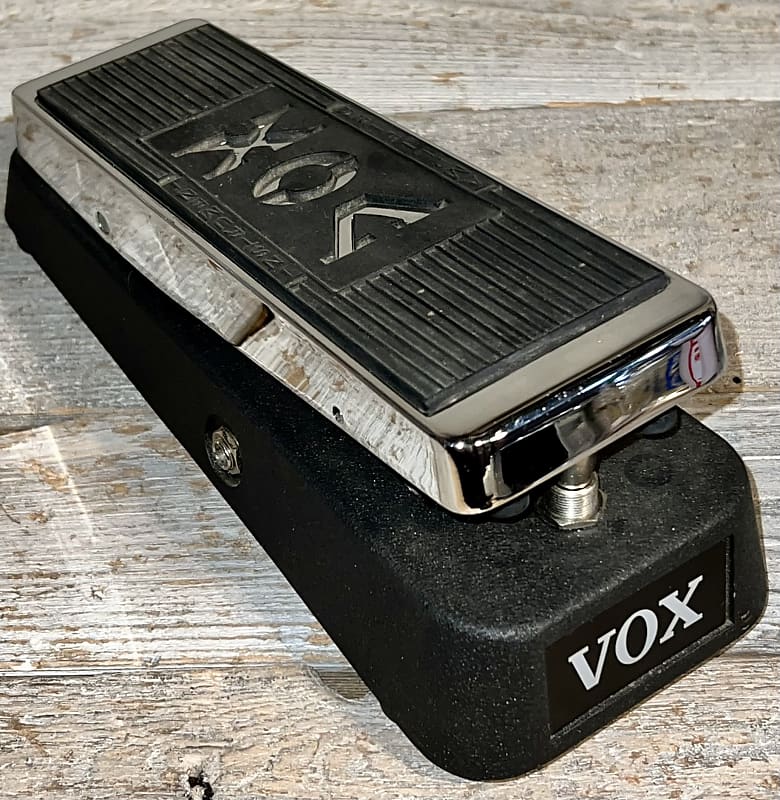 Super Clean with Case ! Vox V847 Wah Black / Chrome, Ships Fast, Help  Support Small Music Shops & Buy It Here !