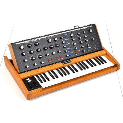 【ジャンク】Moog Minimoog Voyager アナログシンセ ケース付 ジャンク】Moog Minimoog Voyager アナログシンセ ケース付