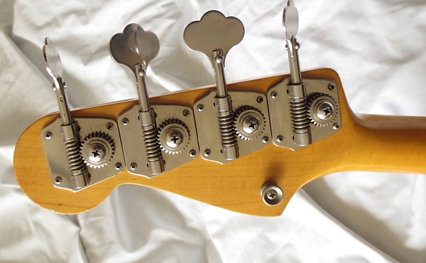 Squier by FENDERのプレシジョンベース 日本製 買取入荷しました