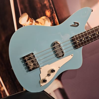 Duesenberg Kavalier Mediumscale Bass Narvik Blue + Hardcase for sale