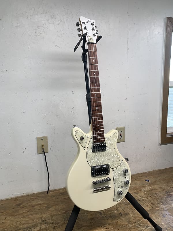 First Act Garage Master Limited Edition Volkswagen Electric Guitar
