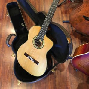 Takamine TH5C Hirade Series Classical Nylon String Concert Cutaway Acoustic/Electric Guitar Natural Gloss