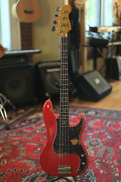 ベース Squier classic vibe PB Fiesta Red Squier Classic Vibe Precision Bass '60s Guitar Fiesta Red