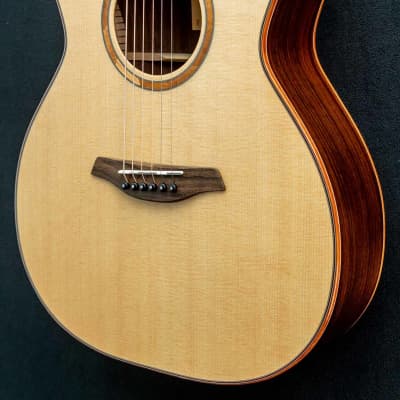 Furch - Red - Pure - Orchestra Model - Sitka Spruce Top - Rosewood B/S- Hiscox OHSC image 4