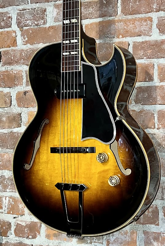 1951 Gibson ES-175 Sunburst, Single P-90 Pickup, OHSC Amazing Jazz Guitar !