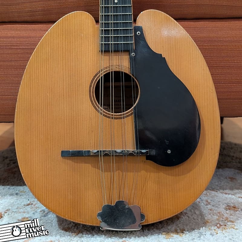 Ricard Vintage Flat-Top Mandolin – Springfield, MA – Spruce/Walnut