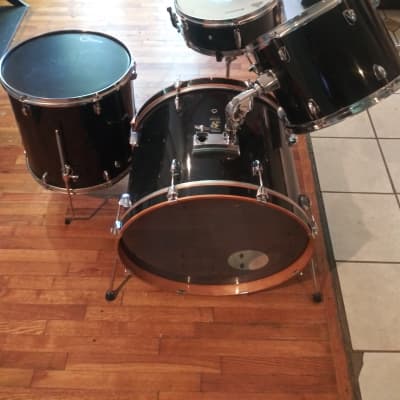 Incredible 5 piece CB700 Drum Kit w/ Stands, Bass Pedal, Tom Mount