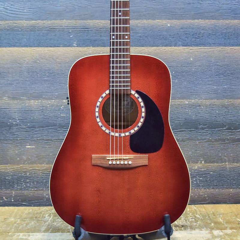 クリスマス特価！ArtLutherie Spruce Burgundy Art and Lutherie Ami Spruce Burgundy | www.12fret.com
