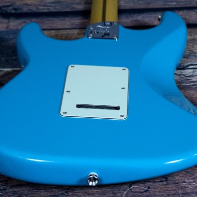 Fender American Professional II Stratocaster with Maple Fretboard, Hardshell Case & Case Candy-2020 - Present in Miami Blue image 9
