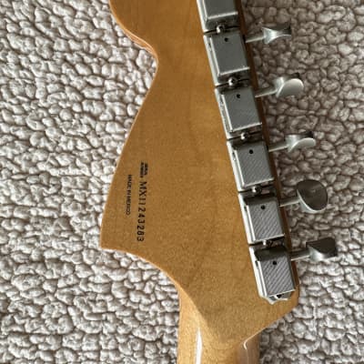 Fender Classic Player Jaguar Special with Rosewood Fretboard 2009 - 2017 - 3-Color Sunburst image 8