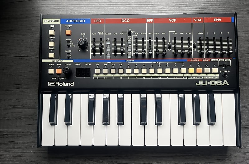 roland boutique】JU06＋K25m 鍵盤楽器 Roland Boutique JU-06 + K-25M