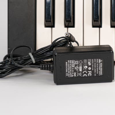 Yamaha PSR-32 61-Key Keyboard / Synthesizer with Power Supply image 2