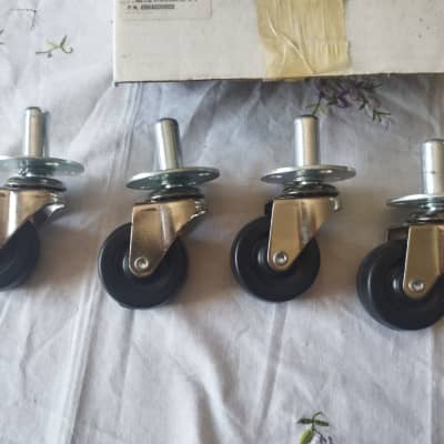 Fender Caster set for combo or speaker P/N 0994000000 - Silver image 6
