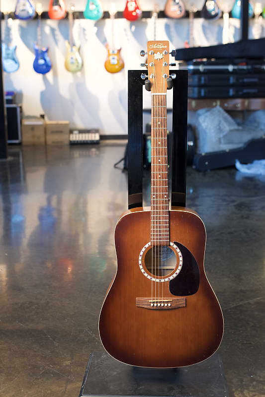 Art & Lutherie Folk Cedar Antique Burst Acoustic Guitar