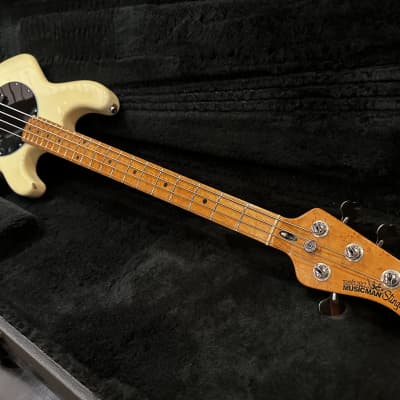 【オム】MusicMan StingRay 1988年製 3EQ メイプル Music Man StingRay 1988年製 USA 3EQ メイプル指板 ベース