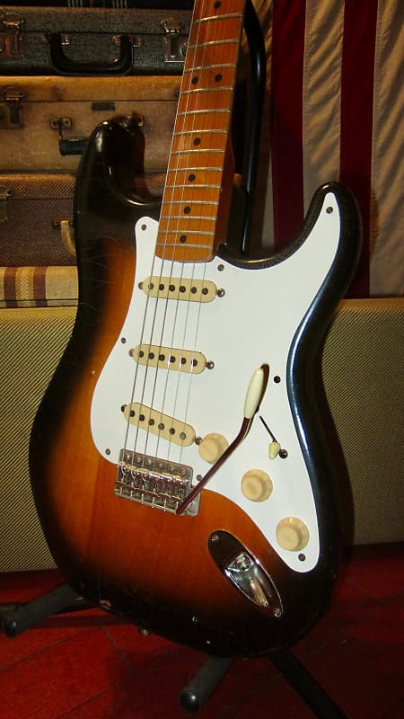 1982 Fender '57 Re-Issue American Vintage Stratocaster (1957 reissue) Sunburst image 1