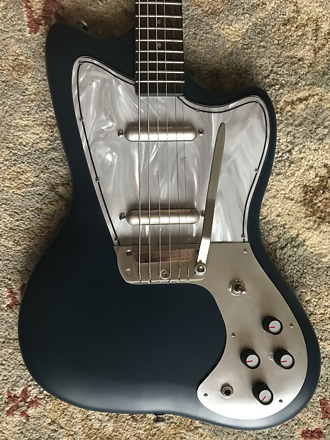 Danelectro dead on 67 hot sale baritone