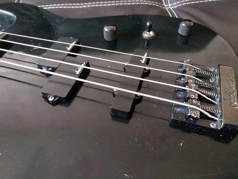 Charvel Jackson Bass 1990 DKB-075 — AXN™ Guitars - ベース