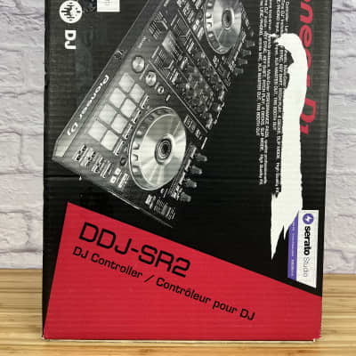 Pioneer DDJ-SR2 2-Channel DJ Controller For Serato DJ Pro + XB-MDDJSR2 Mano  Bag
