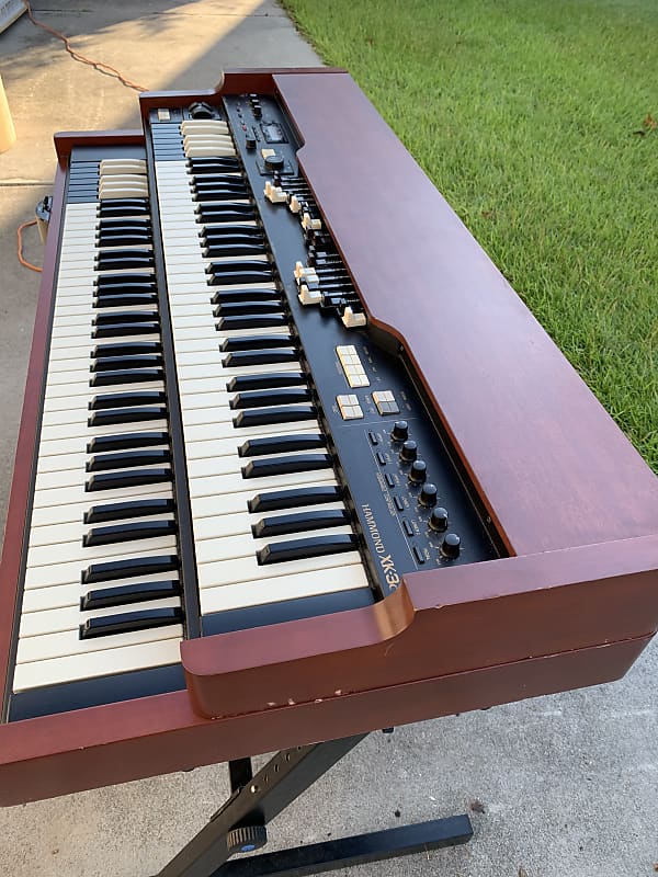 Hammond XK3c Upper and Lower Organ with Expression Pedal and Hammond XK3c Upper and Lower Organ with Expression Pedal and