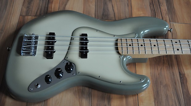 Fender Limited Edition Antigua Jazz Bass