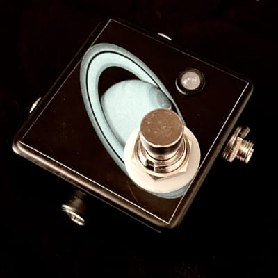 Saturnworks Micro Black A/B Switch Box Tuner Out Mute Pedal with LED - Handcrafted in California