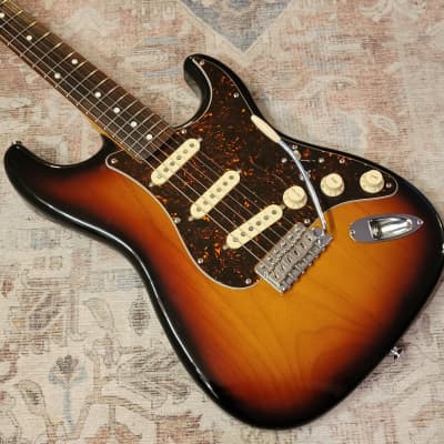 Fender Stratocaster MIJ '62 Reissue 1993-94 - 3-Tone Sunburst image 2