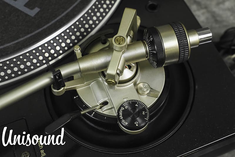 Technics SL-1200MK5G Black direct drive turntable pair w Technics SL-1200MK5G Black direct drive turntable pair w