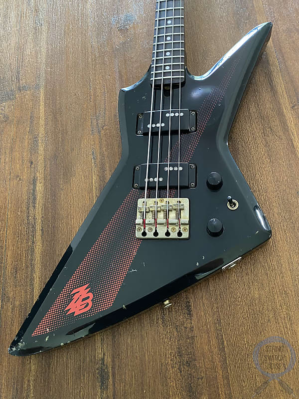 Aria Pro II, Explorer Bass, ZZB Deluxe, Black Thunderbolt