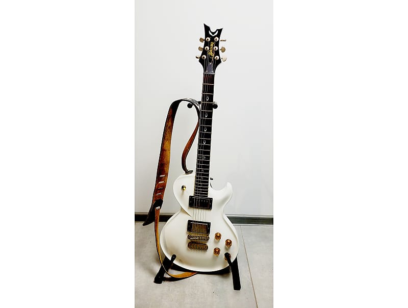 Dean Soltero 2008 White - very rare guitar, serviced, comes with strap and case image 1