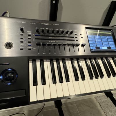 Korg Kronos 61 Key Workstation Keyboard