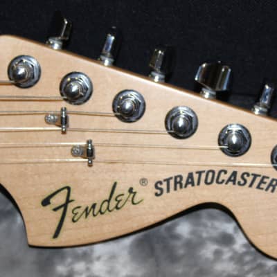 2011 Fender - American HSS Stratocaster - 3 Tone Burst image 4