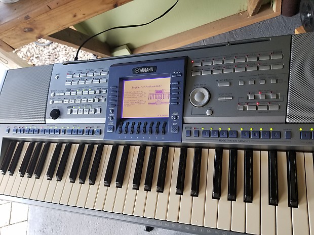 Yamaha Pentaone Elctonic keyboard PSR 1500 Light Gray