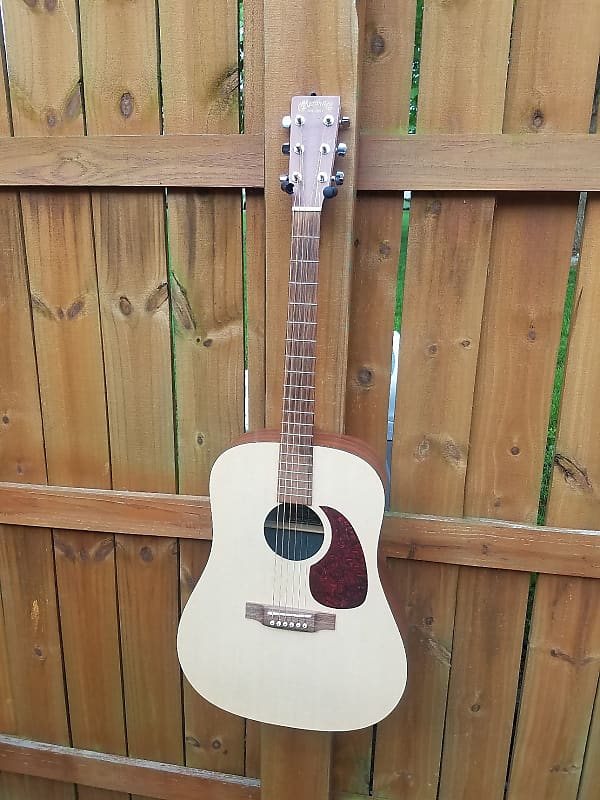 2002 Martin USA Made DXME Dreadnought Flattop Acoustic Guitar With Fishman  Electronics & Case