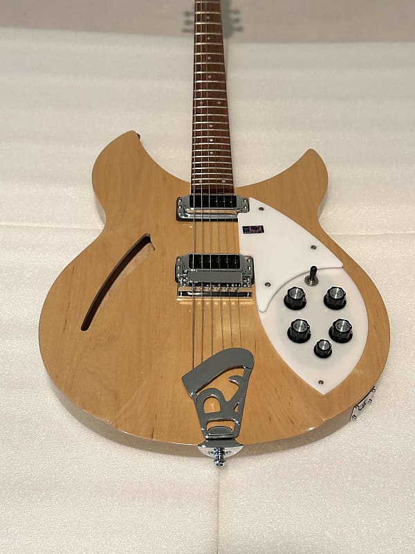 モノグラム　Rickenbacker 330 タイプ Rickenbacker 330 Limited Edition review | Guitar World
