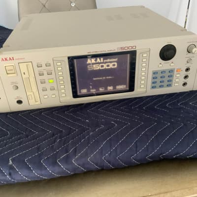 Akai S5000 MIDI Stereo Digital Sampler 1998 - White