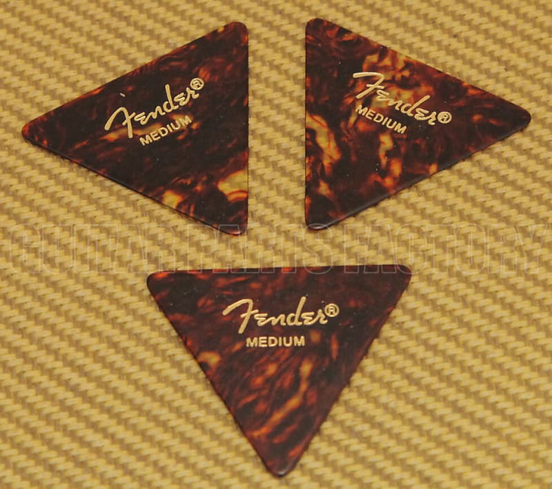 Fender Classic Celluloid Medium Guitar Picks (12 pcs) (1980351800)