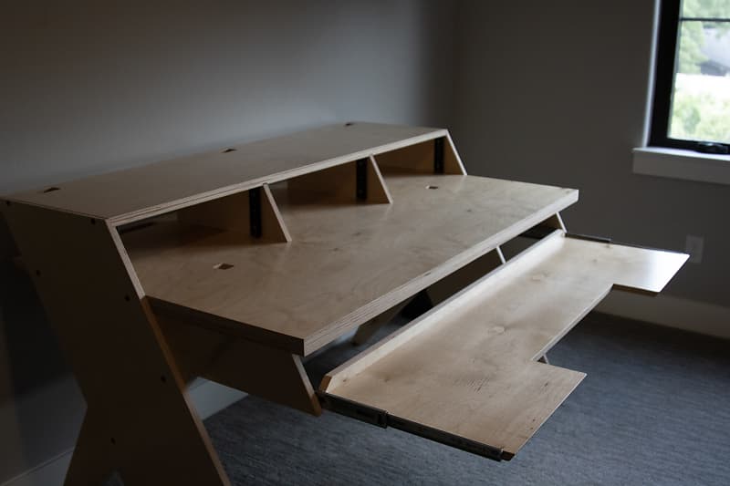 Output Platform Desk 2018 - Natural