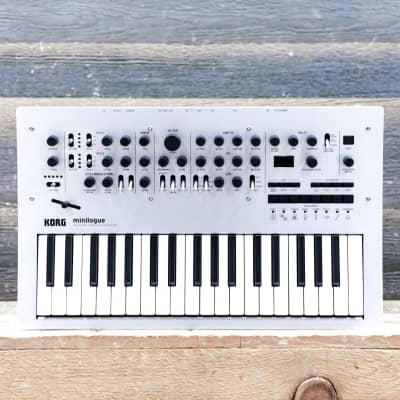 Korg Minilogue 37 Keys Four-Voice Polyphonic Analogue Synthesizer w/Box #046847
