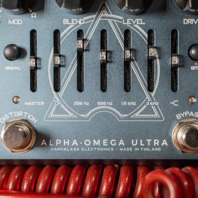 Darkglass Alpha Omega Ultra V2 Bass Preamp Bass Pedal with Aux In image 3