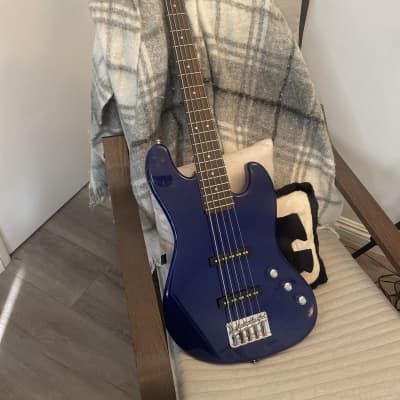 Indio bass deals guitar